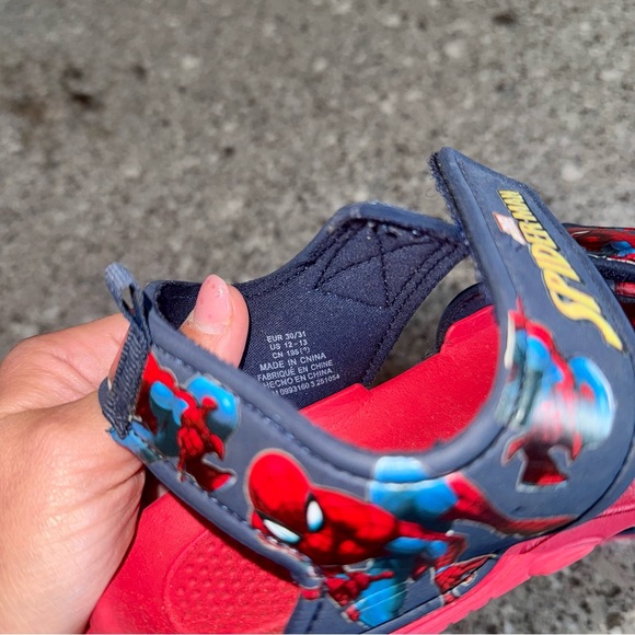 H&M l Marvel Boy's Spiderman Velcro Sandals l Size: 12C - Picture 8 of 10